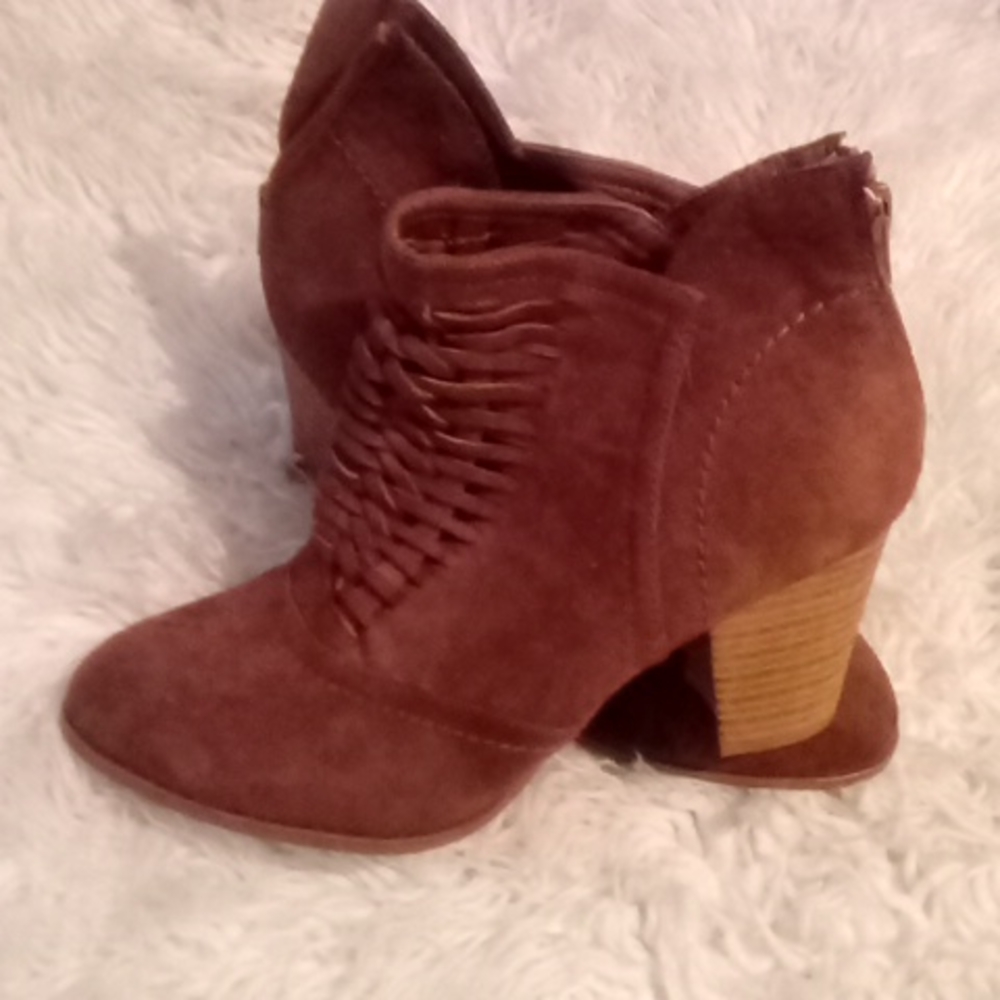 Fergalicious Camel Brown Booties Sz 8.5